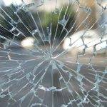 В Энгельсе автомобиль врезался в людей на остановке, погибла девочка