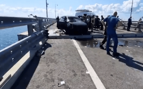 Хуснуллин: ночной взрыв не затронул опоры железнодорожной части Крымского моста