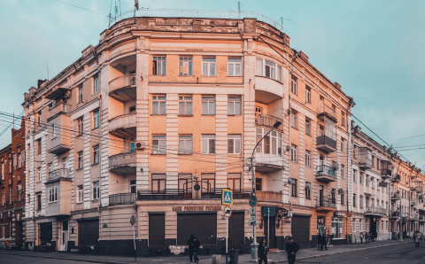 Пьяный житель Комсомольска-на-Амуре выбросил ребенка с балкона своей квартиры