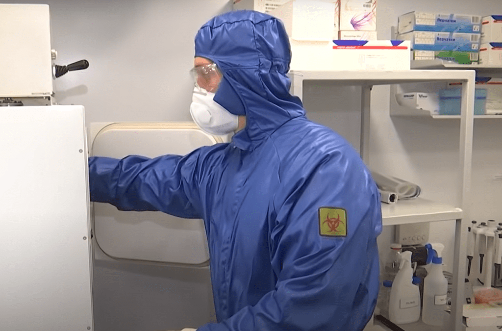 Пробы на холеру взяли у троих контактировавших с заболевшими в Ленобласти