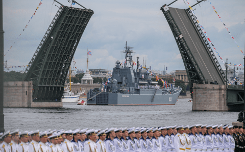 В День ВМФ в Петербурге пройдет Главный военно-морской парад с артиллерийским салютом