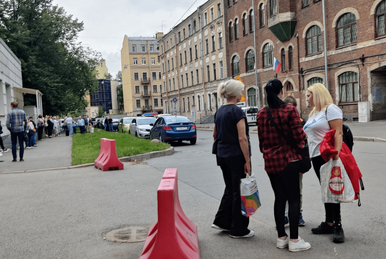 Людей эвакуировали из здания Калининского суда в Петербурге