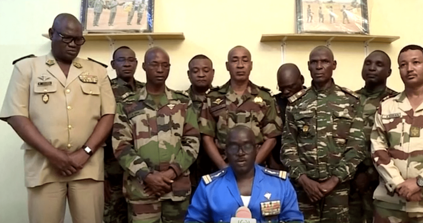 В эфире национального телевидения Нигера прозвучало обращение военных о свержении президента и закрытии границ