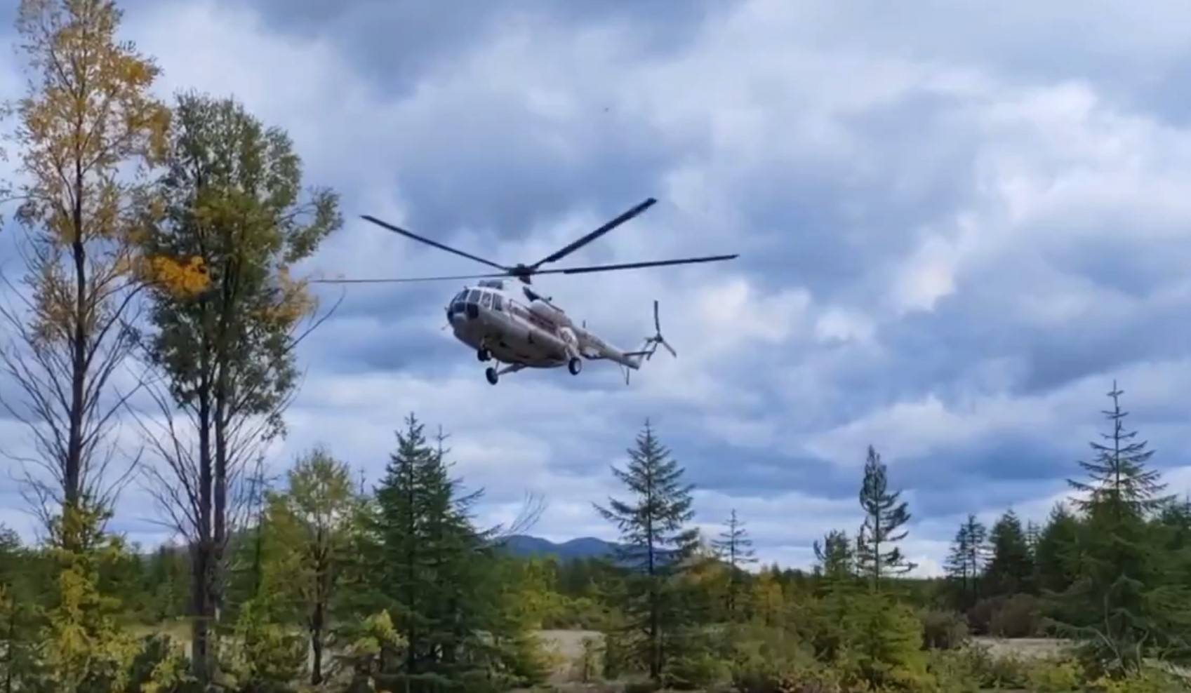 Ми-8 спас гражданина Австрии после аварии с резиновой лодкой в водах  Сеймкана | Сенсаций.Нет