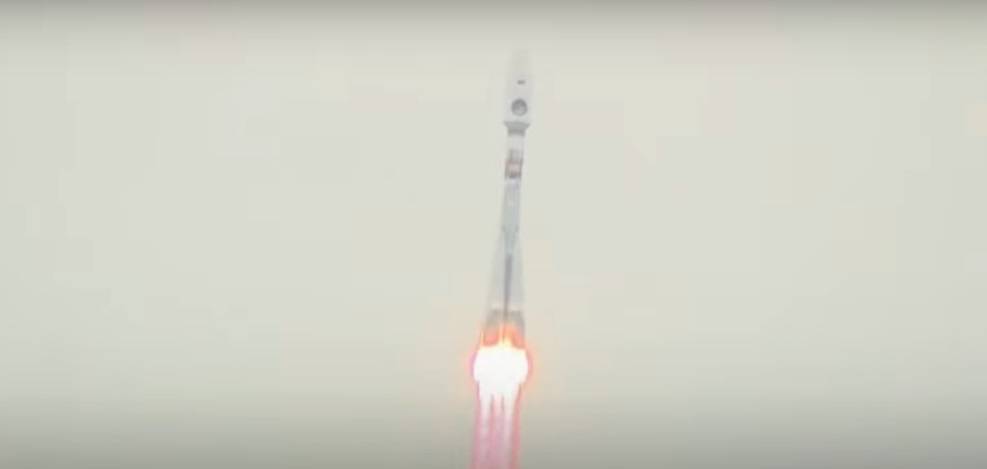 Россия летит на «Луну-25». Зачем космонавтам на МКС лед и вода на спутнике Земли?