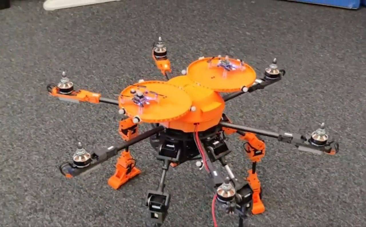 Учёные Сколтеха создали гексакоптер, который умеет выпускать рой мини-дронов