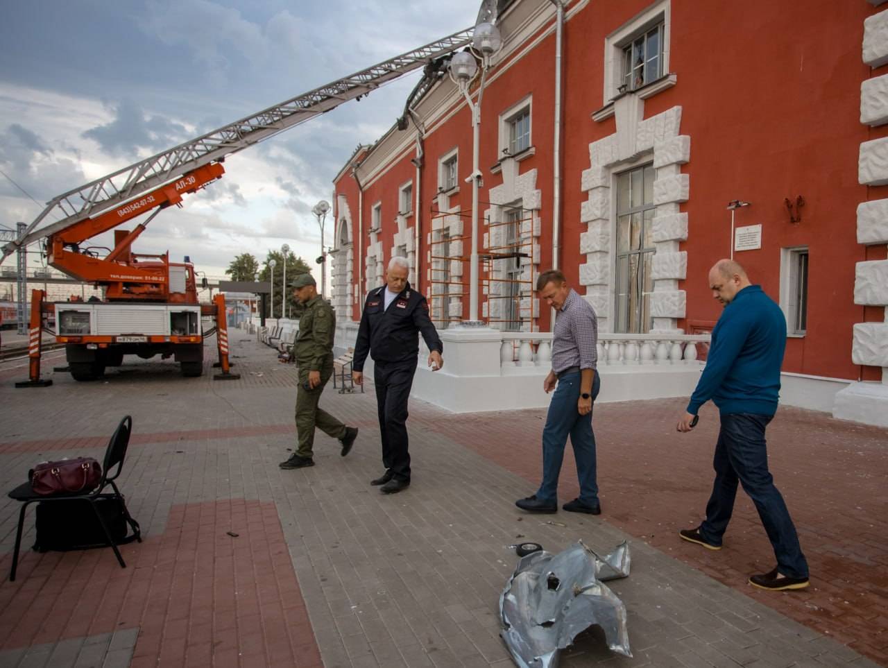 Воспламенившийся из-за атаки дрона ВСУ железнодорожный вокзал в Курске потушили