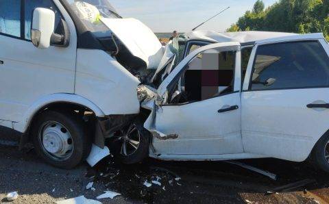 Водитель и три пассажира Lada Granta погибли, столкнувшись с «Газелью» под Уфой