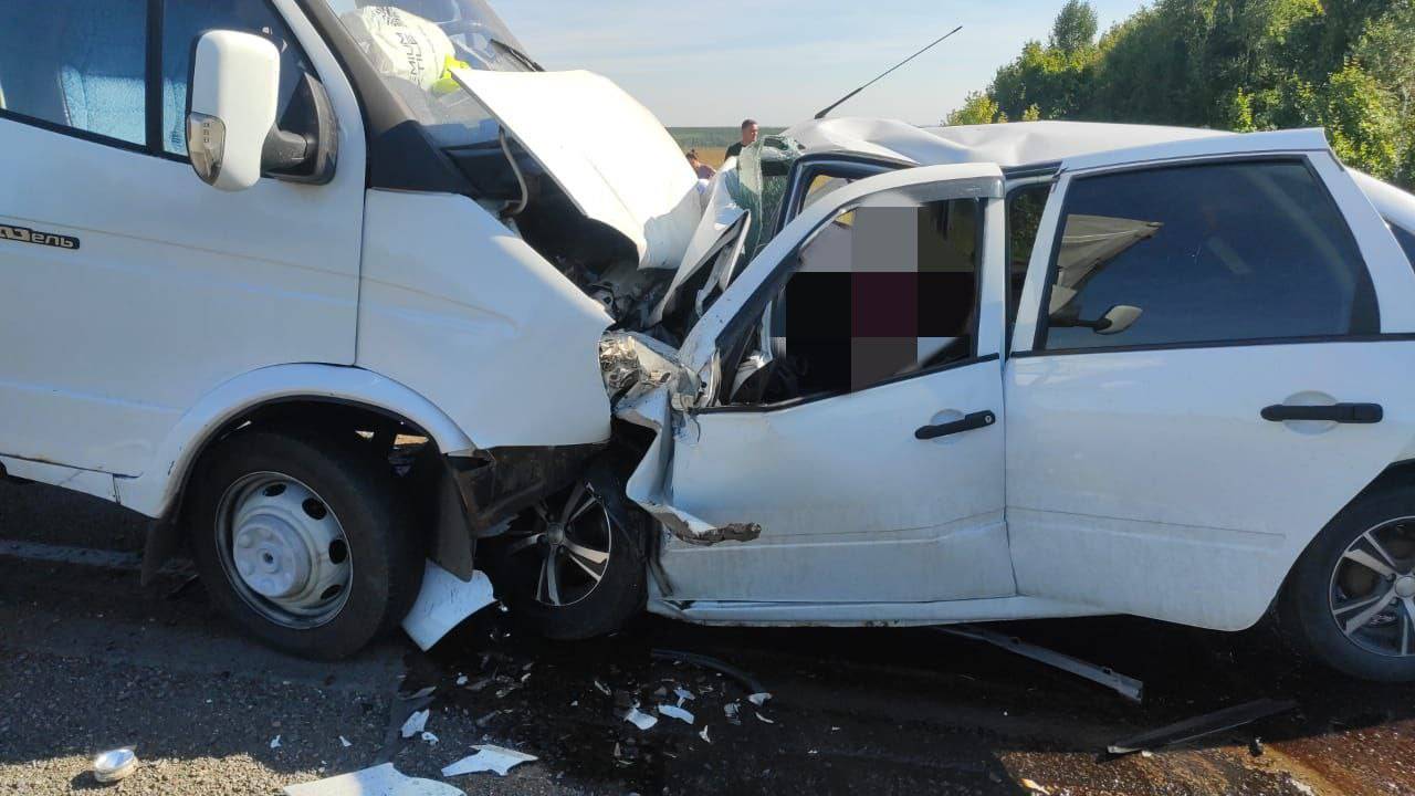 Водитель и три пассажира Lada Granta погибли, столкнувшись с «Газелью» под Уфой