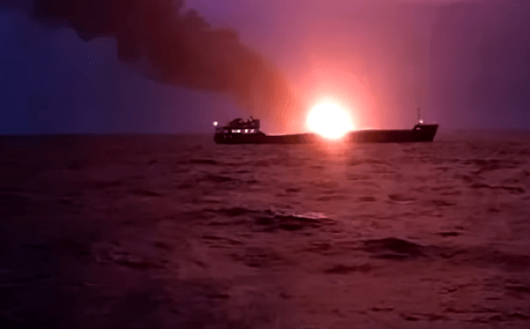 Росморречфлот: Экипаж поврежденного у Крымского моста танкера не пострадал