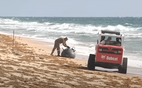Сообщения о дрейфующей морской мине у пляжа в Севастополе не подтвердились