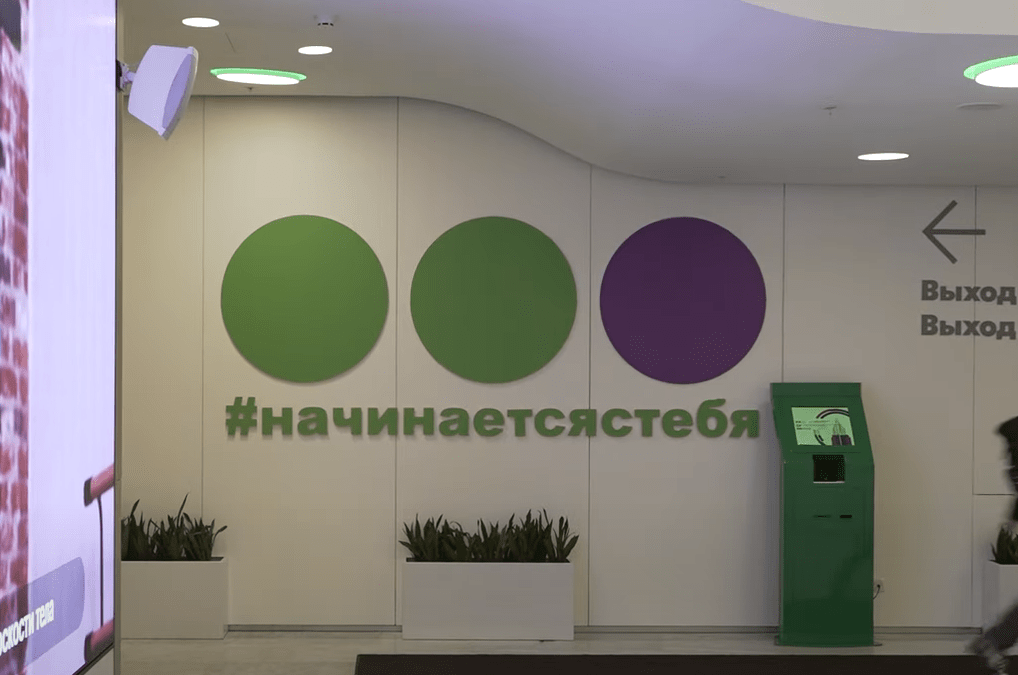 «Мегафон» оштрафовали за отсутствие плашки «18+» в фильме на миллион рублей