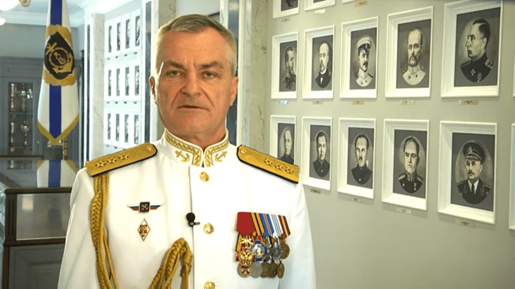 Адмирала Виктора Соколова заметили на кадрах с заседания Коллегии Минобороны РФ