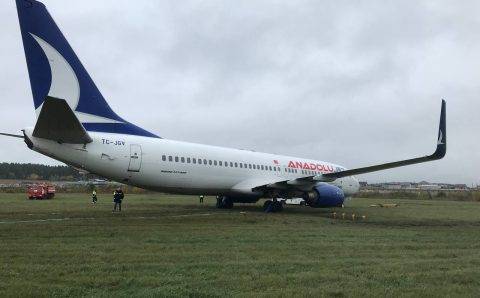 Самолет AnadoluJet выкатился за пределы взлетно-посадочной полосы в Перми