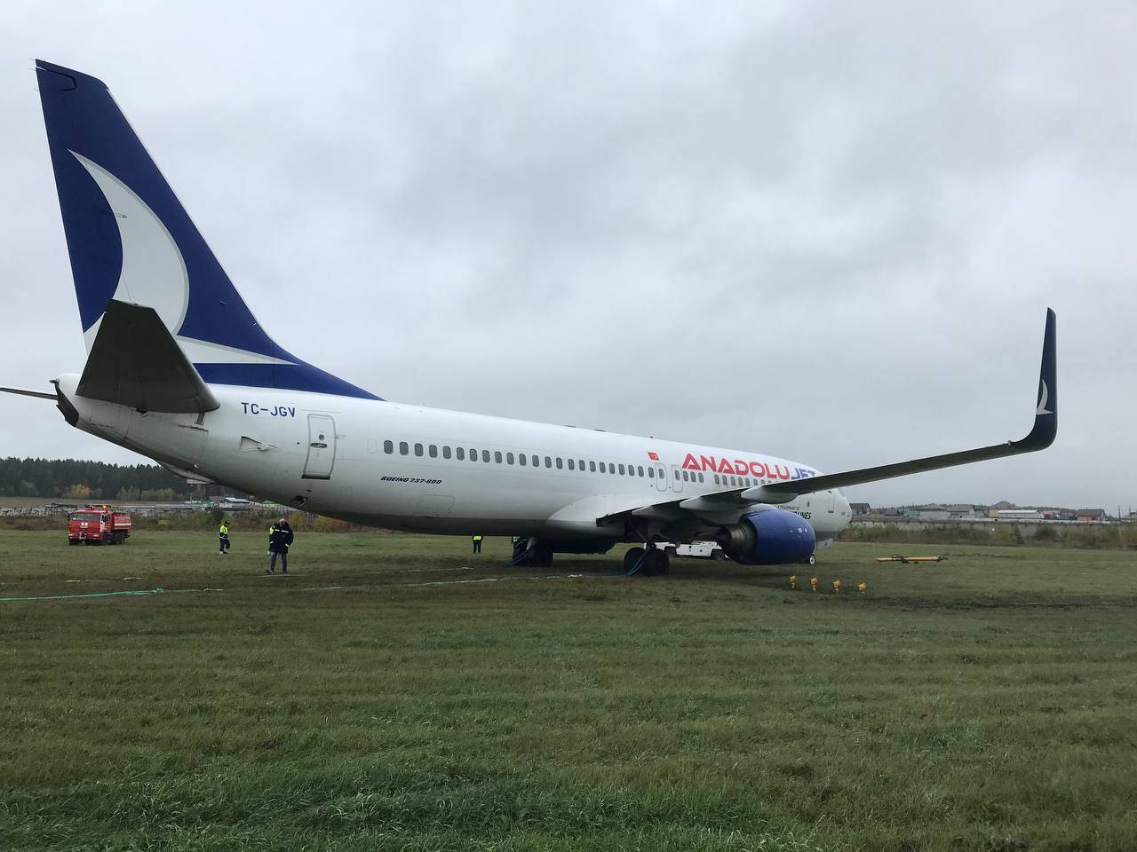 Самолет AnadoluJet выкатился за пределы взлетно-посадочной полосы в Перми