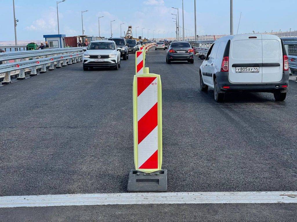 На подъезде к Крымскому мосту скопилось более 3000 авто