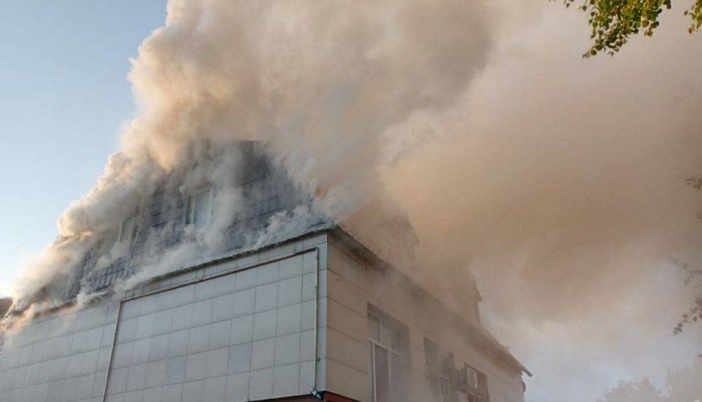 Пожар в подмосковном Щелково локализовали после обрушения мансарды