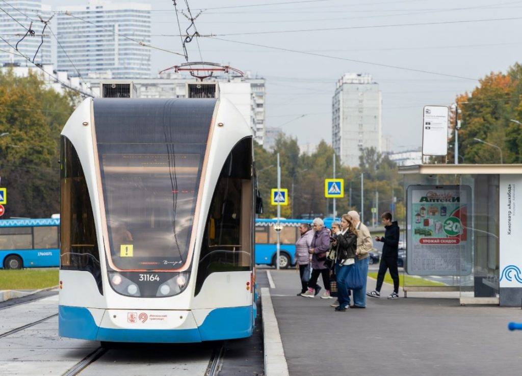 В Москве модернизировали 19 остановок трамвая на Чертановской улице