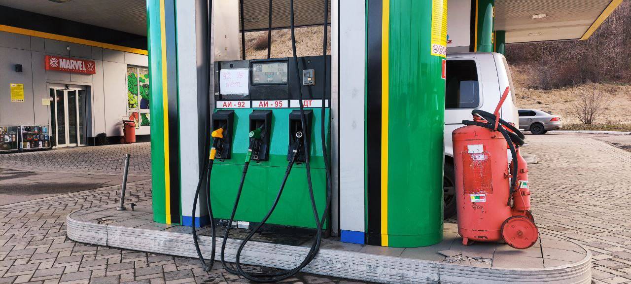 ФАС заподозрила в завышении цен на топливо четыре российские компании
