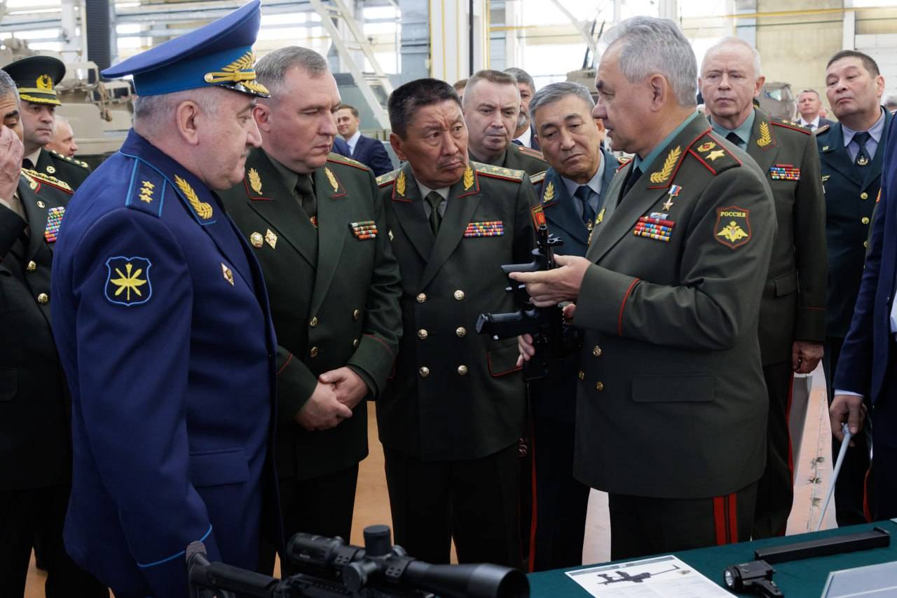 РФ и Кыргызстан обсудили военную безопасность на совете министров обороны СНГ