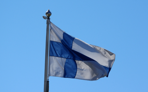 Власти Финляндии отправили военных строить барьер на границе с Россией