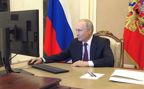 Путин дистанционно проголосовал на выборах мэра Москвы с помощью проводной мышки