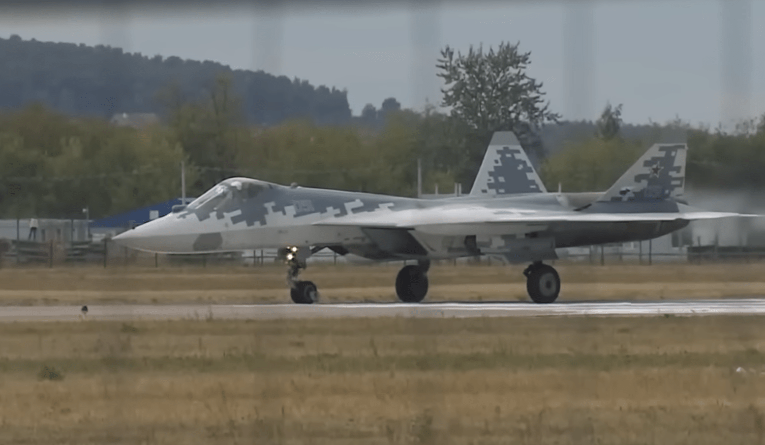 Новые боевые истребители Су-57 и Су-35С поступили в Воздушно-космические силы РФ