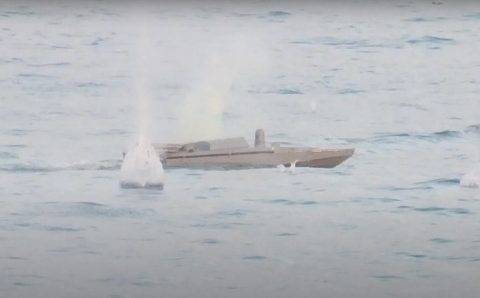 Корабли ЧФ вывели из строя три беспилотных катера ВСУ, плывших к Крымскому мосту