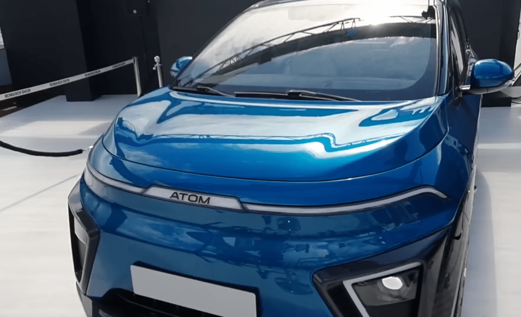 Россияне забронировали все 36 000 электрокаров «Атом» из первой партии