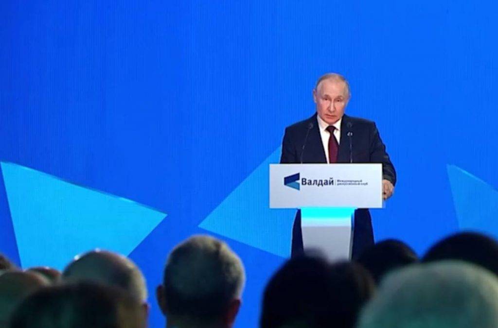 Президент РФ обсудил госперевороты в Киеве на юбилейном форуме клуба «Валдай»