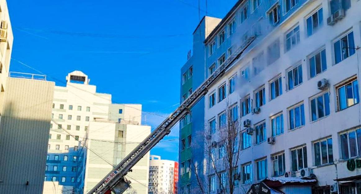 Один человек погиб и четверо госпитализировано в результате пожара в Якутске
