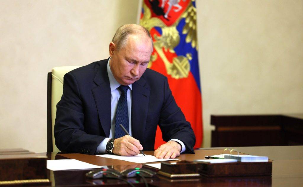 Полмиллиона подписей в поддержку Путина на выборах собрали в России