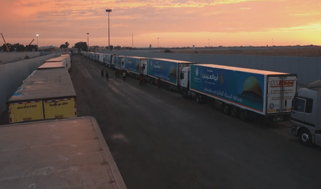КПП «Рафах» открылся, чтобы пропустить 20 грузовиков с гумпомощью для Газы