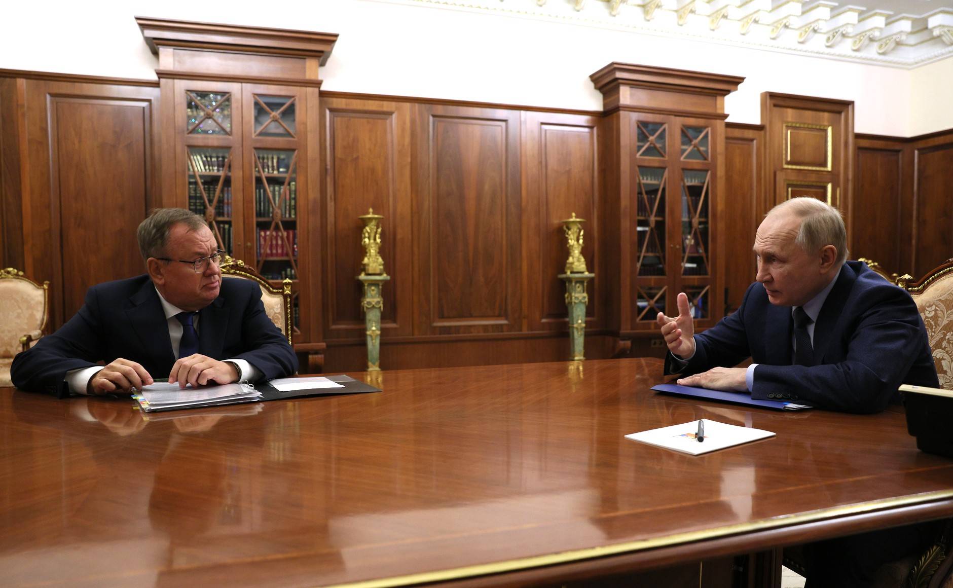 На встрече с главой ВТБ Костиным Путин одобрил погружение банкира в судостроение