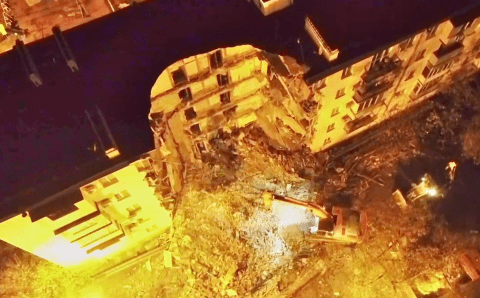 Съемки с квадрокоптера показали масштаб разрушений пятиэтажки в Астрахани