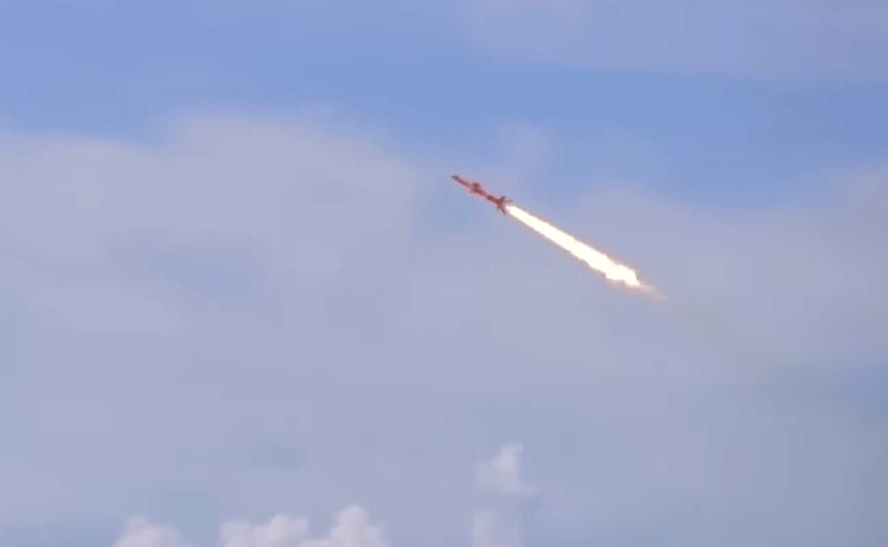 Две маловысотные ракеты «Нептун» не смогли пробиться сквозь системы ПВО Крыма