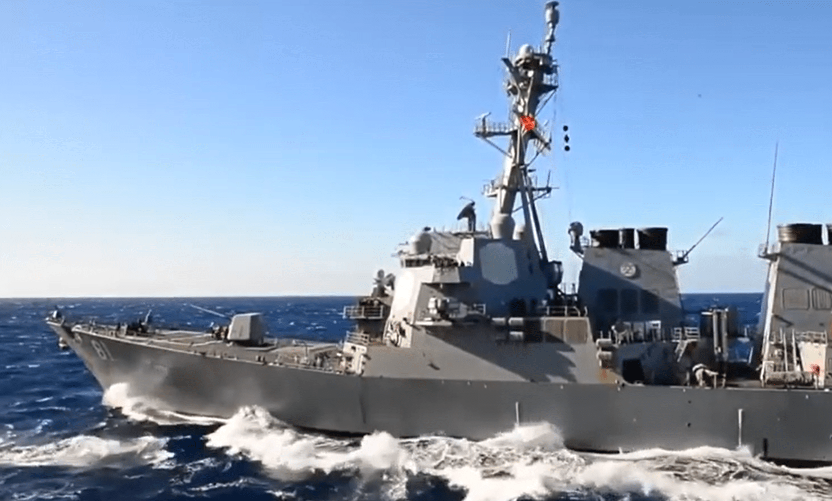 Йеменские хуситы выпустили две ракеты в сторону эсминца США в Аравийском море