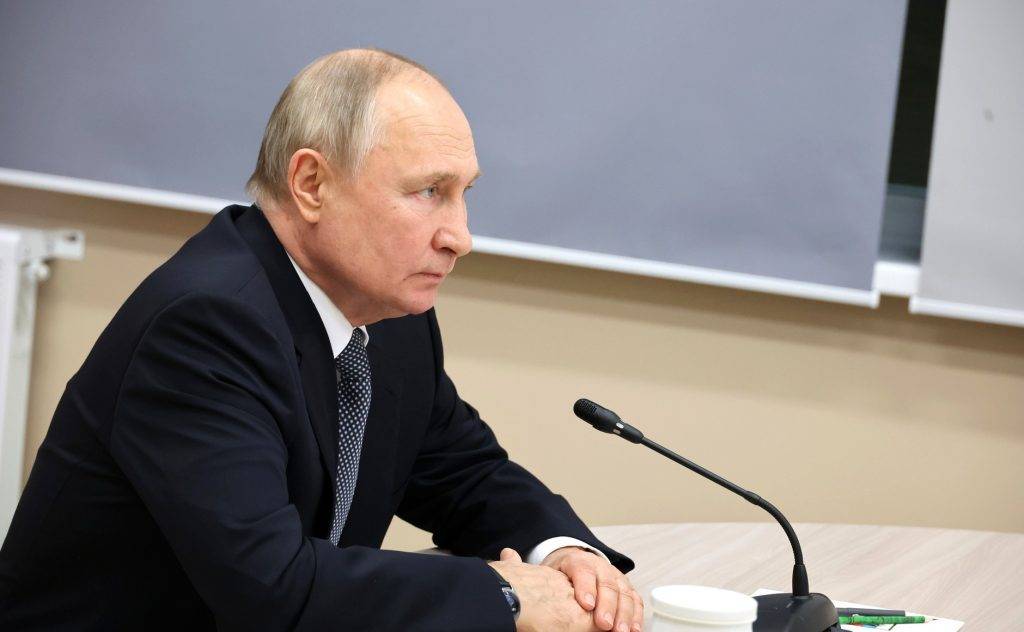 Путин сменил руководство в пяти регионах, включая Курскую область