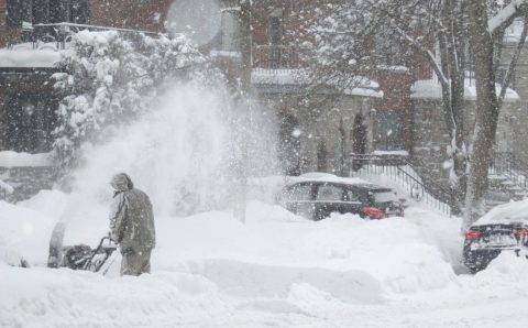 Смольный ищет снегоуборочную технику по городским предприятиям