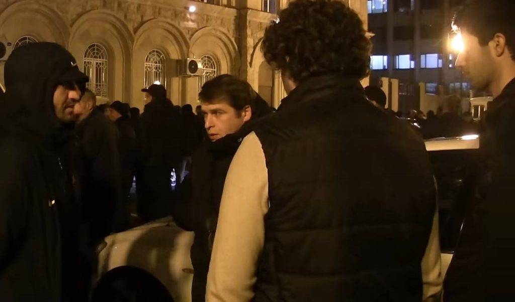 Оппозиция вышла на мирную акцию протеста в Абхазии из-за судьбы госдачи в Пицунде