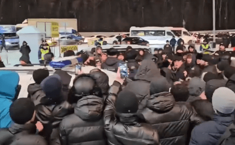 Более 80 мигрантов задержаны за попытку «отбить» у полиции уроженца Таджикистана