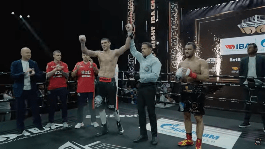 Российский боксер Тищенко завоевал первый пояс новой весовой категории WBA