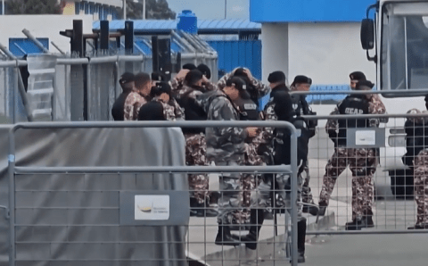 Среди пострадавших в Эквадоре — сотрудники полиции и школьник