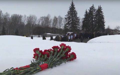Представители стран ОДКБ возложили венки на Пискаревском кладбище