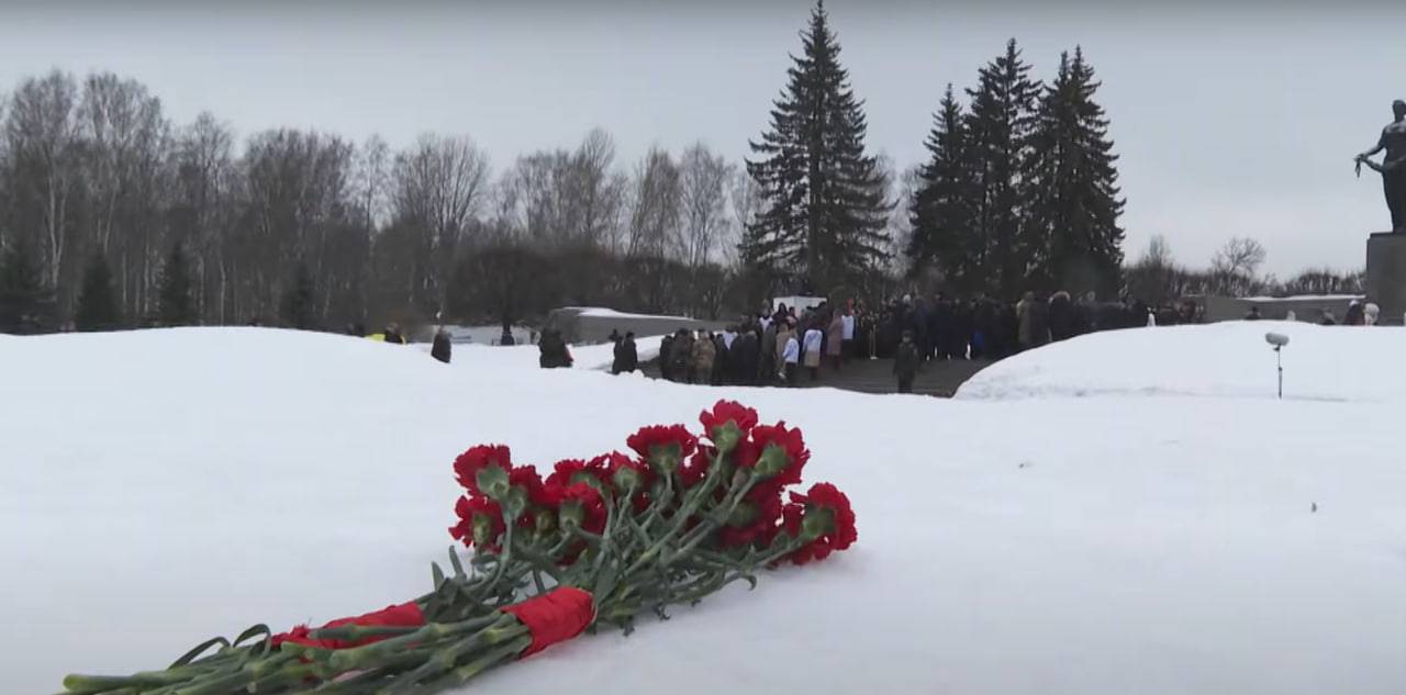 Представители стран ОДКБ возложили венки на Пискаревском кладбище