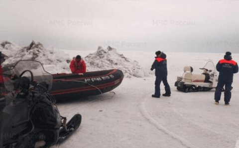 С отколовшейся в Охотском море льдины спасли 82 рыбака