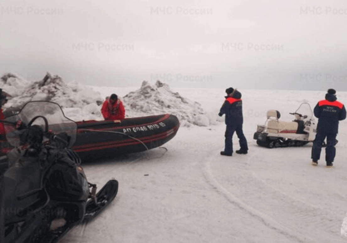 С отколовшейся в Охотском море льдины спасли 82 рыбака