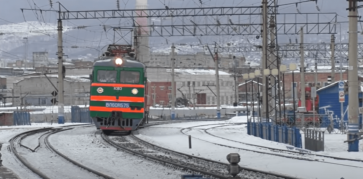 В Ростовской области выбились из графика 10 пассажирских поездов