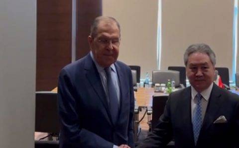 Глава МИД РФ Лавров провел переговоры с представителем Кыргызстана