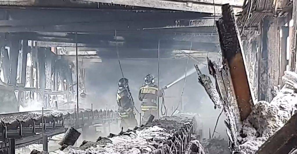 Для ликвидации пожара после взрыва на ТЭЦ в Туве привлекли 170 специалистов